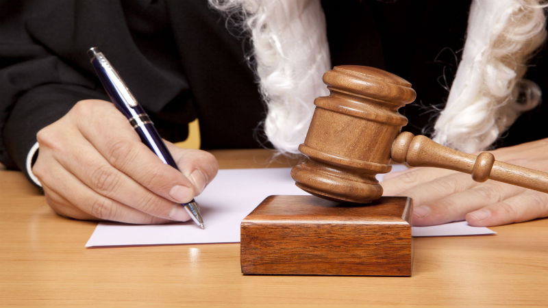 Looking for a Business Lawyer? 3 Essential Tips